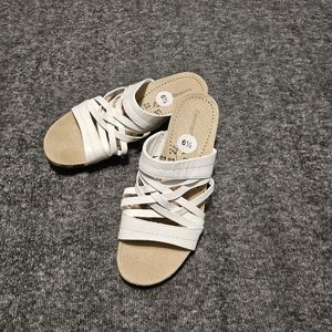 Ladies Baretrap sandals, white